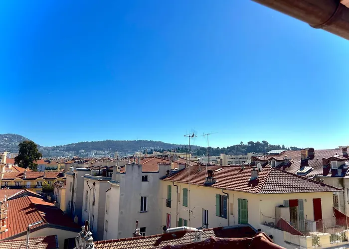 Charming Peaceful Haven In The Golden Square, Air-Conditioned