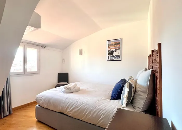 Charming Peaceful Haven In The Golden Square, Air-Conditioned